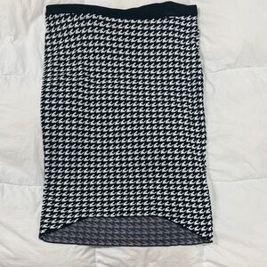 Elle Black and White Houndstooth Pencil Skirt